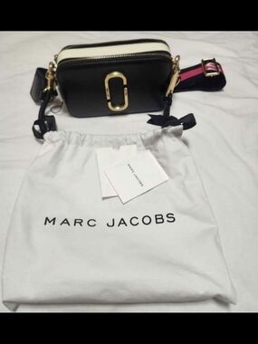 Marc Jacobs Black and Cream Double-Zip Camera Crossbody with Pink-Trim Strap